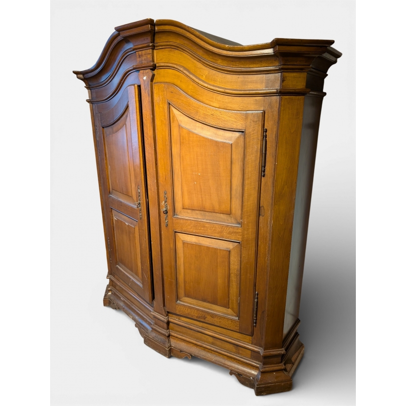 Armoire chapeau de gendarme