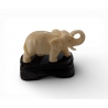 Eléphant en ivoire sculpté