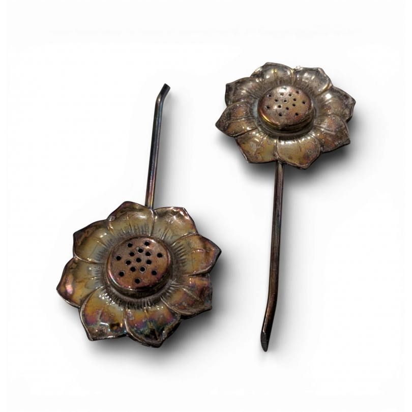 Salière et poivrier en forme de fleur