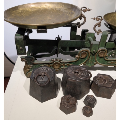 Balance à deux plateaux