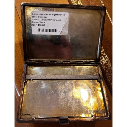  Boîte à cigarettes en argent iranien, sur  Moinat SA  - Antiquités décoration
