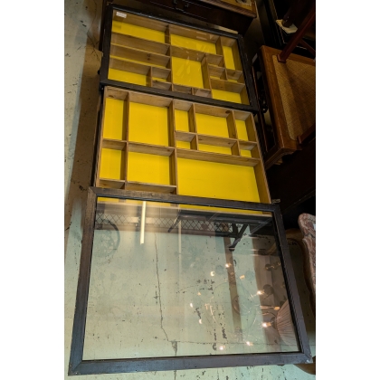 Table basse vitrine industrielle