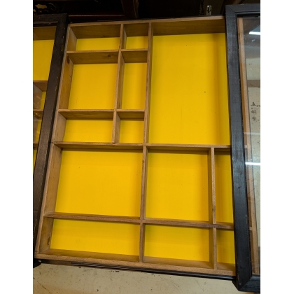 Table basse vitrine industrielle