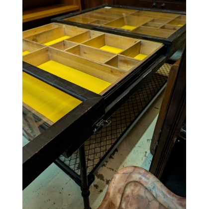 Table basse vitrine industrielle