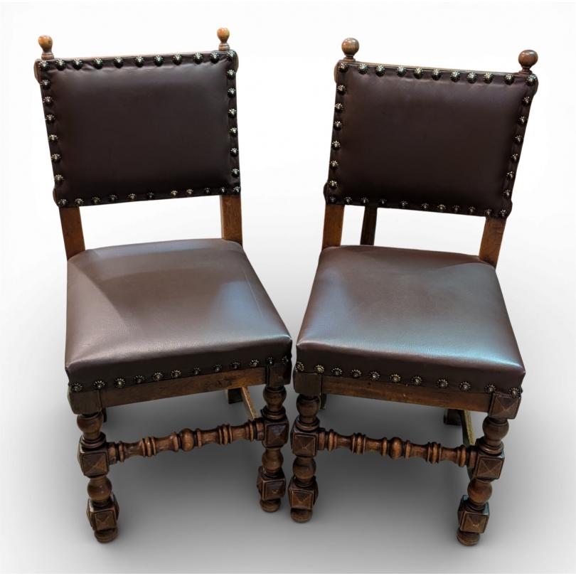 Paire de chaises en cuir brun