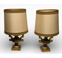 Paire de petites lampes Urne en bois sculpté
