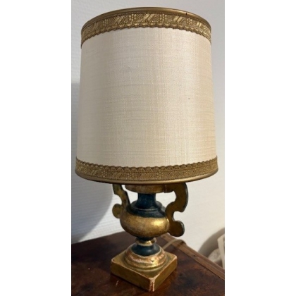 Paire de petites lampes Urne en bois sculpté