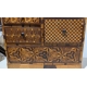 Cabinet miniature Tansu en marquetrie