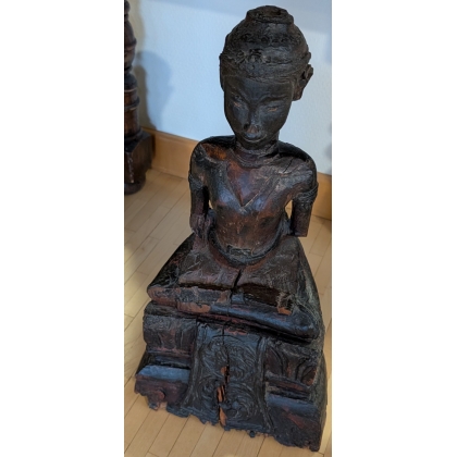 Bouddha assis en padamsana en bois sculpté