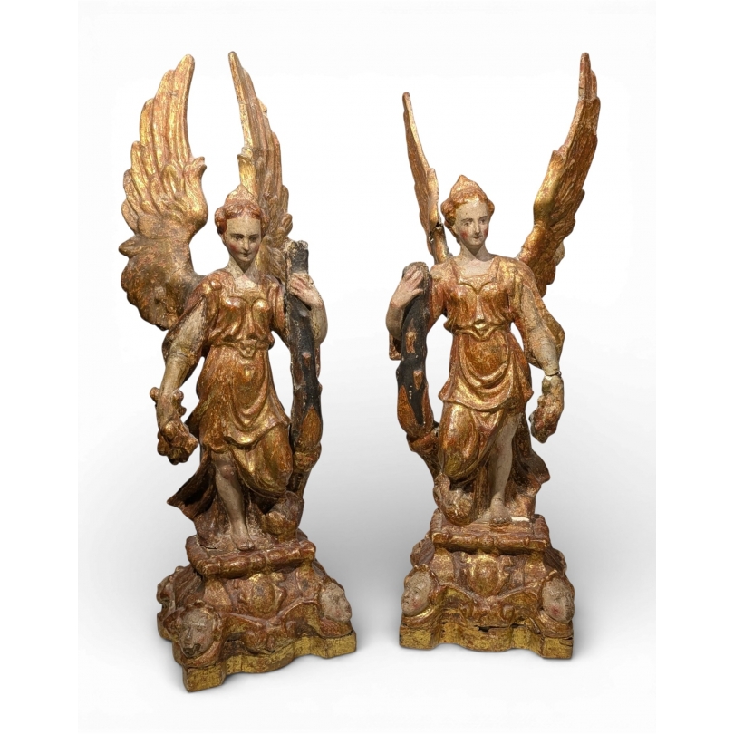 Paire d'anges en papier maché