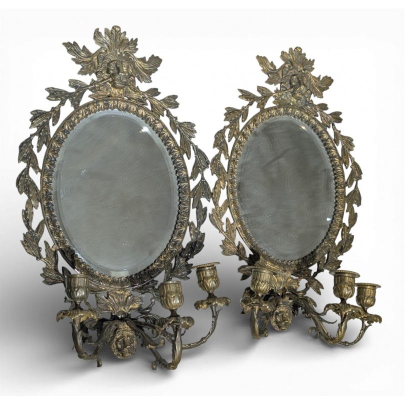 Paire d'appliques miroir ovales en bronze