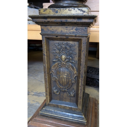 Colonne en bronze