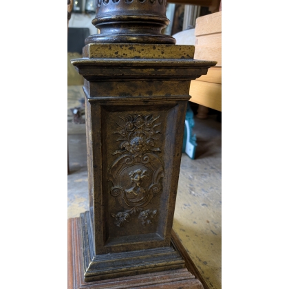 Colonne en bronze