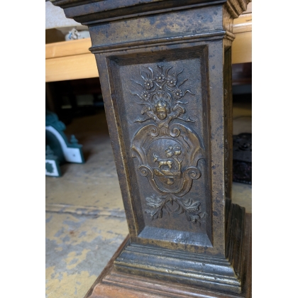 Colonne en bronze