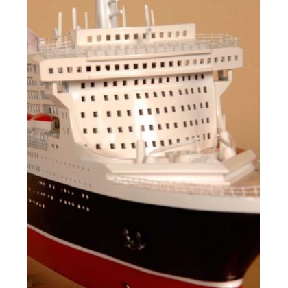 Maquette de bateau \"Queen Mary II\"