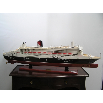 Maquette de bateau \"Queen Mary II\"
