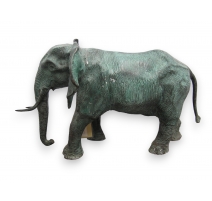 Eléphant en bronze vert