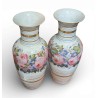 Paire de vases à décor de fleurs