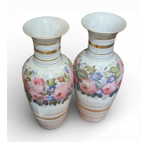 Paire de vases à décor de fleurs