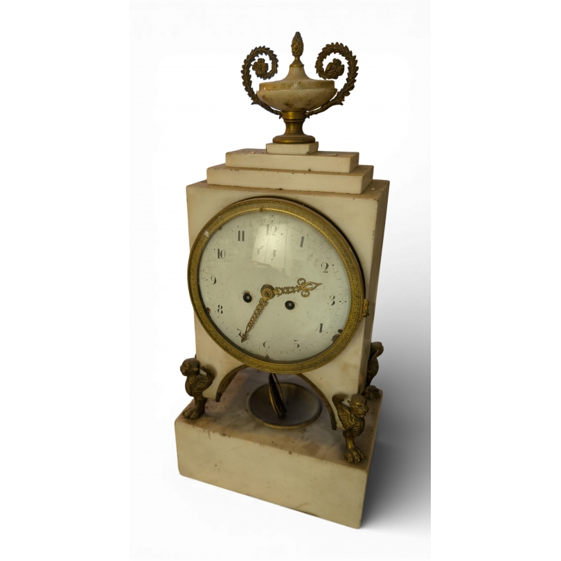 Pendule Empire en marbre blanc avec Urne