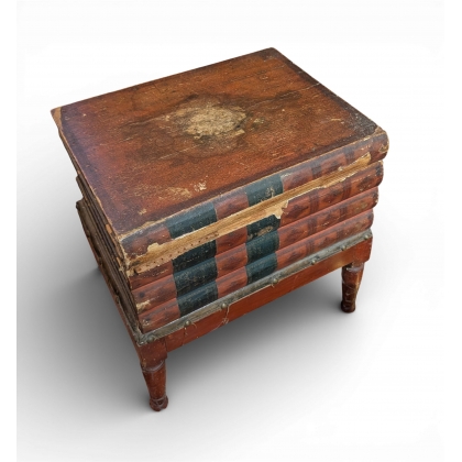Free-standing ‘Faux livres’ chest