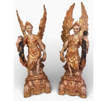 Paire d'anges en papier maché