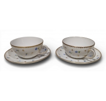 Paire de tasses et sous-tasse en porcelaine