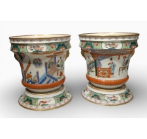 Paire de cache-pots ronds en porcelaine Japonais