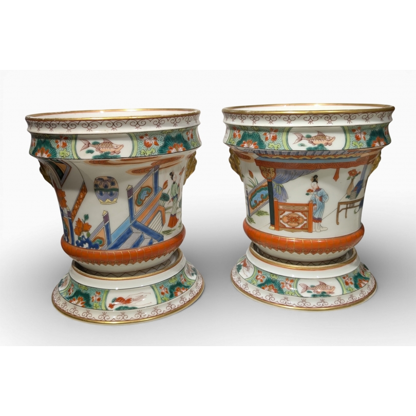 Paire de cache-pots ronds en porcelaine Japonais