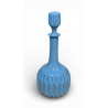 Carafe en opaline bleue