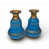 Paire de flacons en opaline bleue décor or