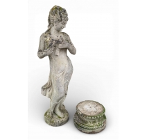 Sculpture "Femme drapée" en pierre de Vicenza