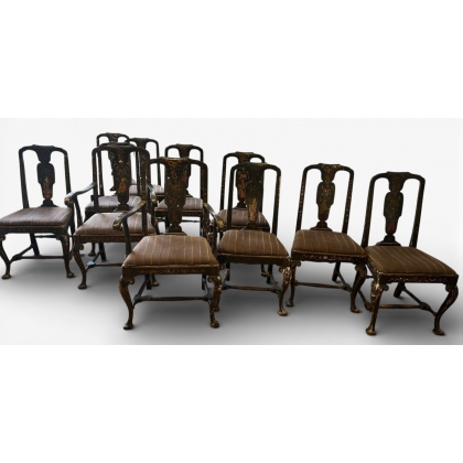 Suite de 10 chaises et 2 fauteuils bois laqué