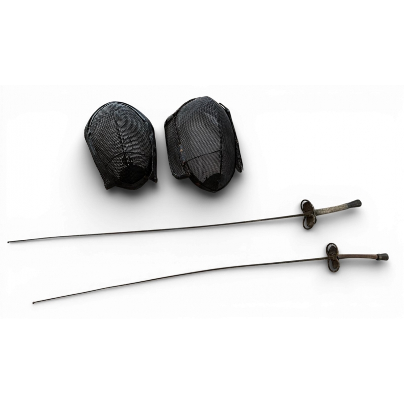 Set of 2 fencing masks and 2 foils