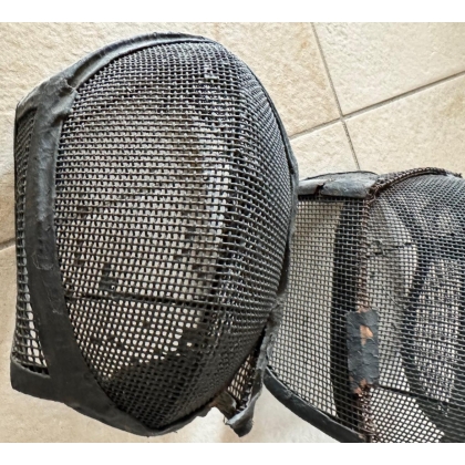 Set of 2 fencing masks and 2 foils