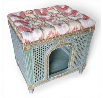 Niche à chien cannée, laquée verte et or
