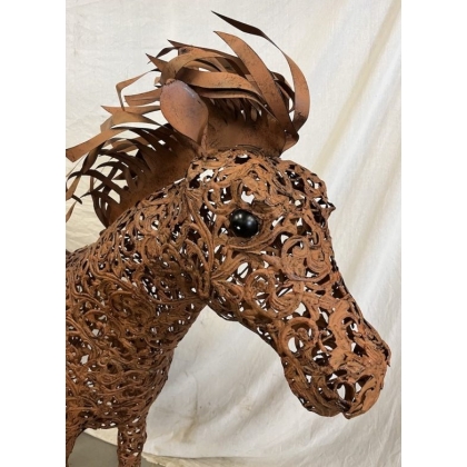 Cheval en tôle perforée