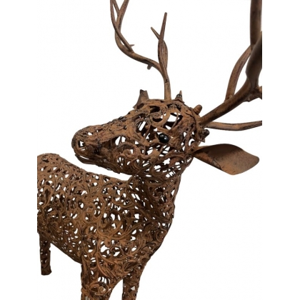 Cerf en tôle perforée
