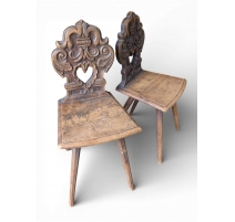 Paire d'escabelles sculptées