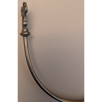 Swan-neck kiss with bow motif at Moinat SA – Antiques and home décor
