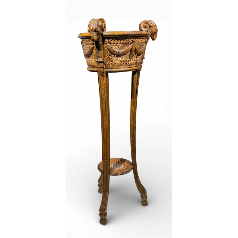 Jardinière ronde Aux têtes de béliers