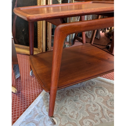 Table de service à roulettes par Arne Hovmand