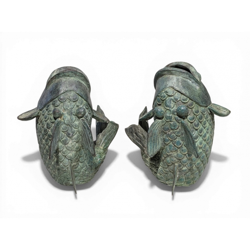 Paire de vases poissons en bronze vert
