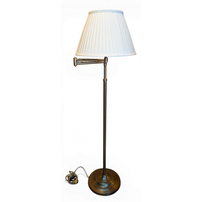 Lampadaire modèle "Lisboa" en laiton patiné