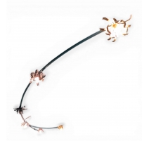 Plafonnier "Fleurs" en métal bleu et tôle jaune