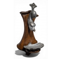 Fontaine murale Poisson en étain, monture en chêne