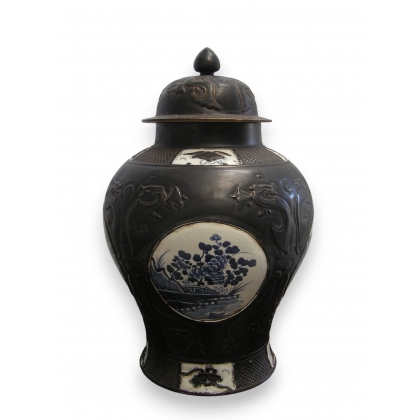 Jar "Temple" porcelain black,