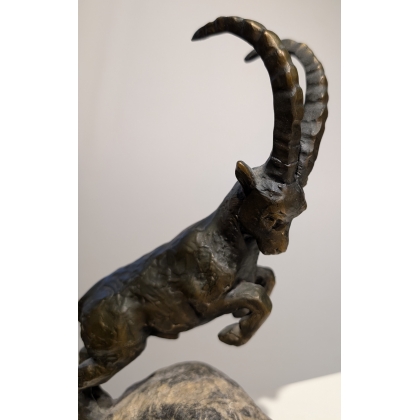 Bouquetin en bronze signé REUSSNER