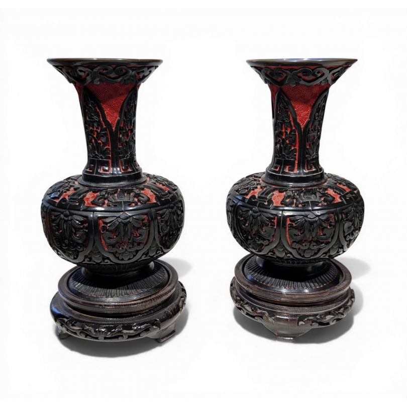 Paire de vases en laque de Cinabre