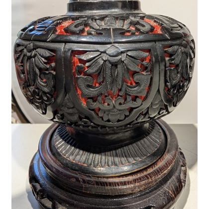 Paire de vases en laque de Cinabre